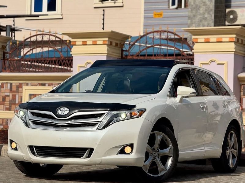 Main image of 2015 Toyota Venza LE